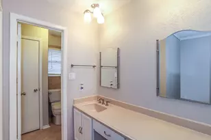 613 W Castle Harbour Dr, Friendswood, TX 77546 - Photo 13