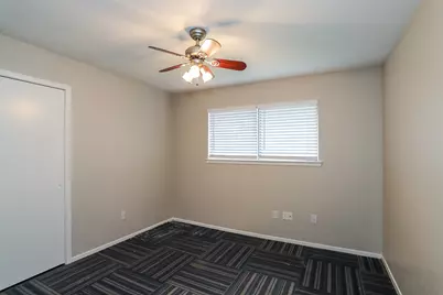 613 W Castle Harbour Drive, Friendswood, TX 77546 - Photo 11
