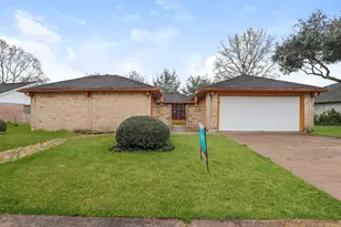 613 W Castle Harbour Dr, Friendswood, TX 77546 - Photo 1