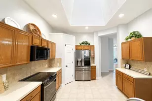 1303 Mayberry Cir, Sugar Land, TX 77479 - Photo 9