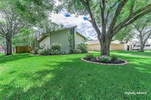 2702 Dove Tree Dr, Alvin, TX 77511 - Photo 3
