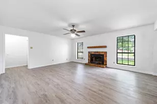 2702 Dove Tree Dr, Alvin, TX 77511 - Photo 9