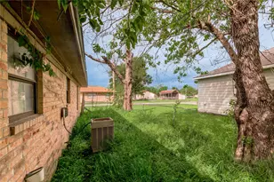 210 Bullard St, Madisonville, TX 77864 - Photo 33