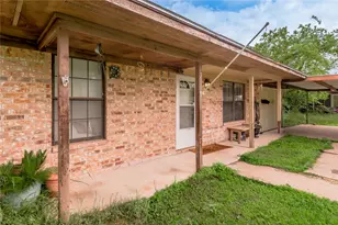 210 Bullard St, Madisonville, TX 77864 - Photo 7