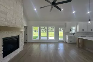 320 Woodhaven Dr, West Columbia, TX 77486 - Photo 15