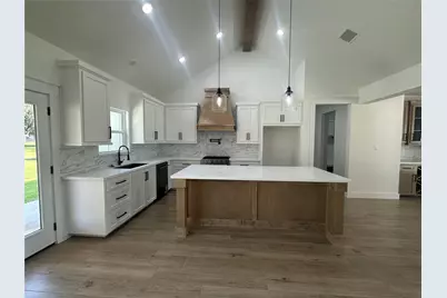 320 Wood Haven Drive, West Columbia, TX 77486 - Photo 9