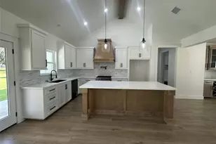 320 Woodhaven Dr, West Columbia, TX 77486 - Photo 9