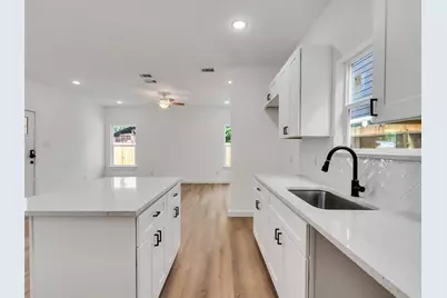 8102 Crestview Unit A/B Drive, Houston, TX 77028 - Photo 5