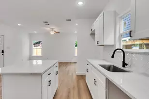 8102 Crestview Unit A/B Dr, Houston, TX 77028 - Photo 5