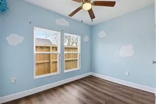 122 E James St, Baytown, TX 77520 - Photo 27