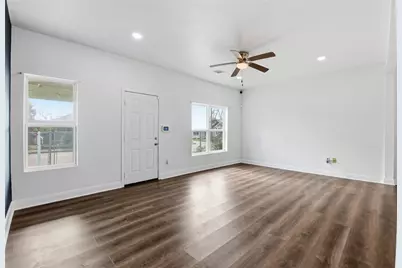 122 E James Street, Baytown, TX 77520 - Photo 9
