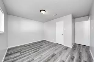 8011 La Roche Ln, Houston, TX 77036 - Photo 37