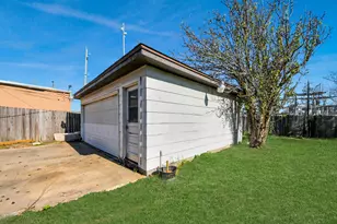 8011 La Roche Ln, Houston, TX 77036 - Photo 43