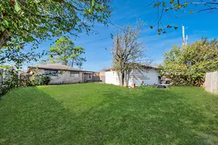 8011 La Roche Ln, Houston, TX 77036 - Photo 41