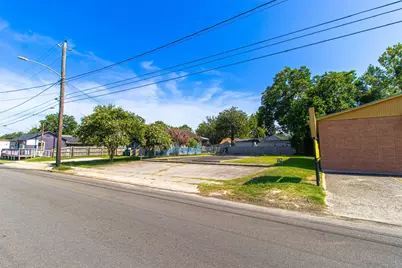 213 E Texas Avenue, Baytown, TX 77520 - Photo 5