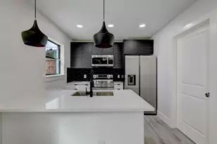 2403 Cleburne St, Houston, TX 77004 - Photo 9