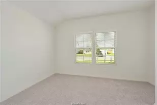 5521 Fox Blf Dr, Bryan, TX 77807 - Photo 11
