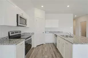5521 Fox Blf Dr, Bryan, TX 77807 - Photo 7
