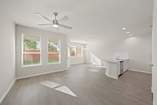 831 Red Oakland Dr, Houston, TX 77090 - Photo 3