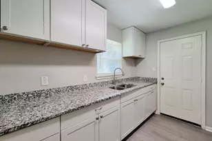 2810 Forest Oaks Blvd, Houston, TX 77017 - Photo 9