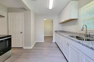 2810 Forest Oaks Blvd, Houston, TX 77017 - Photo 11