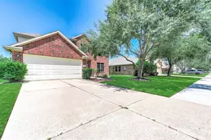 2032 Creek Shore Ln, Pearland, TX 77581 - Photo 3