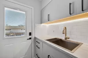 1811 Stoney Brook Dr, Houston, TX 77063 - Photo 9