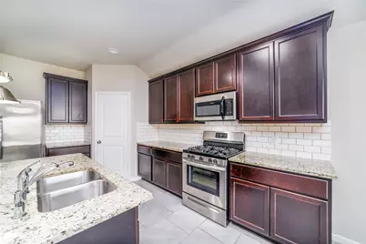 8307 Oakleaf Meadow Court, Rosharon, TX 77583 - Photo 13