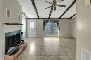 293 Co Rd 406, Edna, TX 77957 - Photo 11