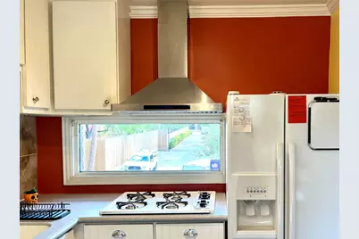 8211 Katy Freeway #17, Houston, TX 77024 - Photo 11