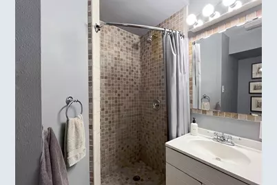 8211 Katy Freeway #17, Houston, TX 77024 - Photo 21