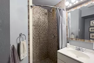 8211 Katy Fwy, Houston, TX 77024 - Photo 21