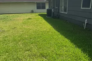 7947 Glenscott St, Houston, TX 77061 - Photo 5
