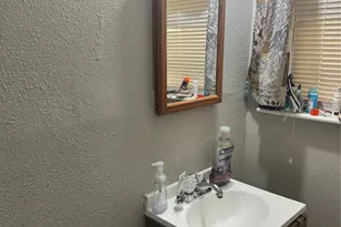 7947 Glenscott St, Houston, TX 77061 - Photo 23