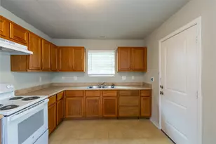 1840 Elgie St, Beaumont, TX 77705 - Photo 5