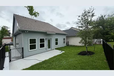 110 Cove Place Court, Conroe, TX 77356 - Photo 3