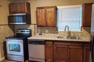 5915 Southwood Streets, Houston, TX 77033 - Photo 3