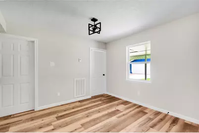 922 Lake Glen Road, Houston, TX 77336 - Photo 11