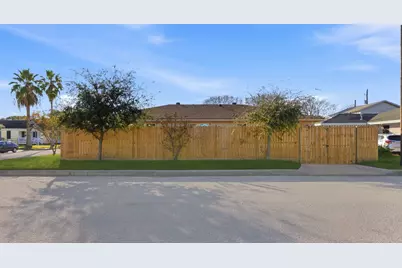 4702 Avenue P 1/2, Galveston, TX 77551 - Photo 41