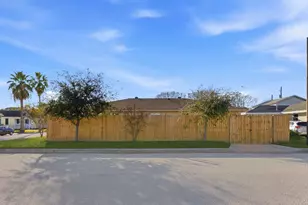 4702 Ave P 1/2, Galveston, TX 77551 - Photo 41