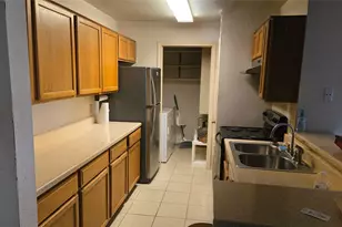 10827 S Braes Bend Dr, Houston, TX 77071 - Photo 3