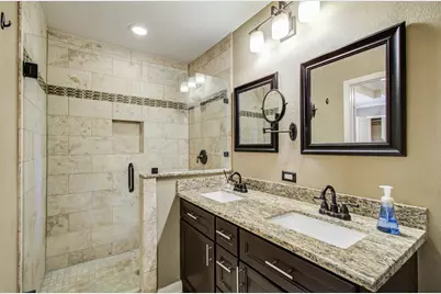 11422 Endicott Lane, Houston, TX 77035 - Photo 17