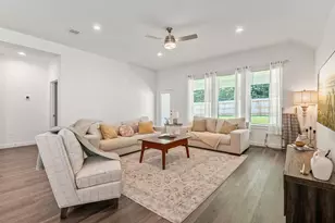 560 Newcomb Holw Dr, Conroe, TX 77304 - Photo 11