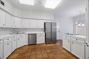 10123 Valley Forge Dr, Houston, TX 77042 - Photo 9