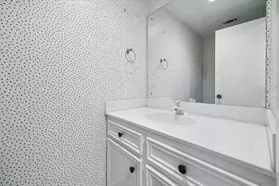 10123 Valley Forge Drive, Houston, TX 77042 - Photo 17