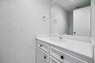 10123 Valley Forge Dr, Houston, TX 77042 - Photo 17
