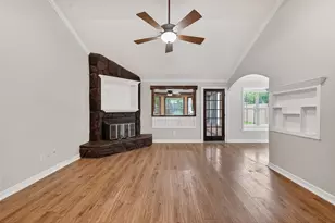 13907 Old Village Ln, Sugar Land, TX 77498 - Photo 3