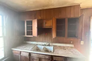 2202 Esplanade St, Marshall, TX 75670 - Photo 5