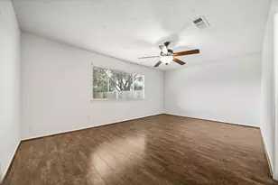 8306 Bee Meadow Ln, Houston, TX 77489 - Photo 7