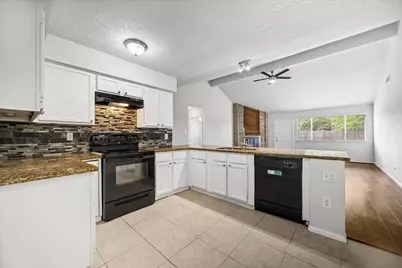 8306 Bee Meadow Lane, Houston, TX 77489 - Photo 5